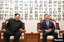 South Korean President Moon Jae-in talks with North Korean leader Kim Jong Un during their meeting at the Peace House at the truce village of Panmunjom inside the demilitarized zone separating the two Koreas, South Korea, April 27, 2018. Korea Summit Pr
