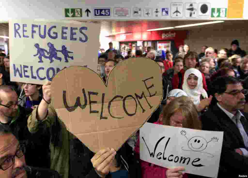 Qochqinlar Germaniyada iliq kutib olindi