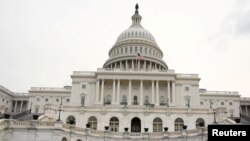 Cualquier propuesta de inmigración necesitará tres quintos de respaldo para avanzar en el Senado, donde los republicanos tienen una escasa mayoría de un escaño. 