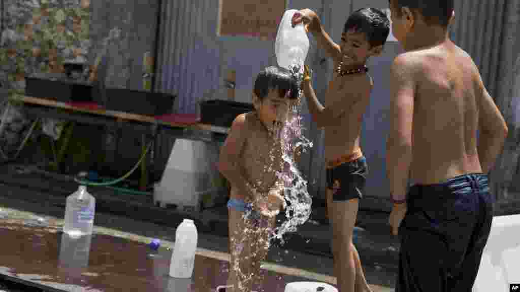 Tunawa da 'yan gudun hijira a kasar Girka.