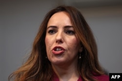 Stella Assange, supruga Juliana Assangea, govori za medije u Doughty Street Chambers u Londonu 26. marta 2024. Ona je rekla da je osnivač WikiLeaksa "proganjan jer je razotkrio pravu cijenu rata u ljudskim životima."