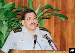 Humberto Ortega, fotografiado en 1994 cuando era jefe del ejército nicaragüense, instó a su hermano, el presidente Daniel Ortega, a trabajar con el ejército para resolver la crisis del país.