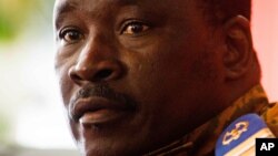 Issac Yacouba Zida shugaban soja da ya karbi mulki watan jiya.