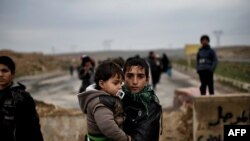 Familia huko Iraqi zakimbia kutoka Mosul kufuatia mashambulizi ya kikundi cha Islamic State 