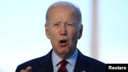  拜登总统就击杀基地组织领导人扎瓦希里发表讲话。