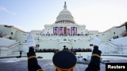 도널드 트럼프 미국 대통령 당선인의 취임식을 일주일여 앞둔 12일, 워싱턴 미 의회의사당 앞 광장에서 취임식 리허설이 진행중이다.