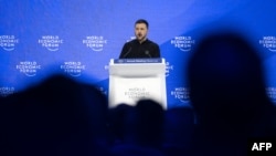 Ukrajinski predsjednik Volodimir Zelenski govori na Svjetskom ekonomskom forumu u Davosu.