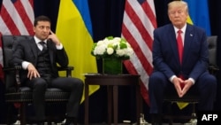 Ukraina Prezidenti Vladimir Zelenskiy (chapda) AQSh rahbari Donald Tramp bilan, Nyu-York, AQSh, 2019-yil, 25-sentabr