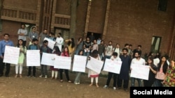 د لاهور په ایف سي کالج کې د پي ټي ایم په ملاتړ امن لاریون.