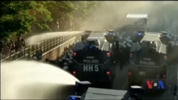 Десятки тисяч людей у Гамбурзі вийшли на запеклі протести проти саміту G20. Відео