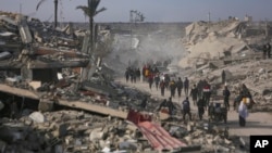 بیجا شدگان شهر رفح در حال برگشت به منازل شان 