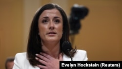 Kesidi Hačinson, pomoćnica bivšeg šefa Trampovog kabineta, tokom pretresa u Predstavničkom domu