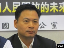 台灣執政黨國民黨立委吳育仁（美國之音張永泰拍攝）