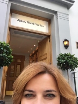 Muzika za jedan od filmova pod supervizijom Selene Arizanović snimana je u slavnom studiju Ebi Roud u Londonu.