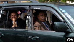 Kem Sokha leaves the Phnom Penh Municipal Court after his trial finished on 11 February, 2020 in Phnom Penh, Cambodia. (Malis Tum/VOA Khmer)