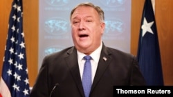 마이크 폼페오 미 국무장관이 국무부 청사에서 기자회견을 하고 있다. 