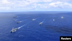 Ships of the U.S., Chilean, Peruvian, French and Canadian navies participate in a photo exercise in the Pacific Ocean, Jun. 24, 2018. (U.S. Navy)