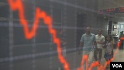 Indeks saham bursa efek di Athena, Yunani, menukik tajam Selasa (9/8).