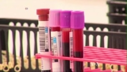 วงการแพทย์พยายามศึกษาว่าวิธีถ่ายเลือดของผู้รอดชีวิตจากอีโบล่าให้กับผู้ป่วยจะใช้รักษาโรคอีโบล่าอย่างได้ผลหรือไม่?