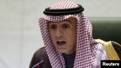 Menteri Luar Negeri Saudi Arabia, Adel al-Jubeir memberikan keterangan kepada media di Riyadh, Selasa (19/1).