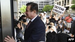 Pol Manafort prilikom dolaska na jedno od ranijih ročišta u Vapingtonu, 15. juna 2018. (Foto: AFP)