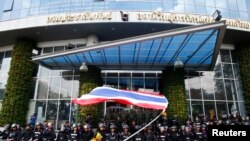 តុលការ​កំពូល​ថៃ​បណ្តេញ​នាយករដ្ឋមន្ត្រី​យីងឡាក់