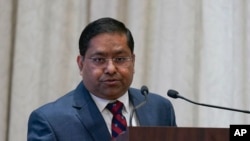 རྒྱ་གར་གྱི་ཕྱི་སྲིད་ལྷན་ཁང་གི་མགྲིན་ཚབ་པ་རན་དྷིར་ཇཱེ་ཡེ་ཝལ་