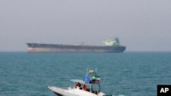 Iranski gliser u blizini britanskog tankera u Ormuskom moreuzu