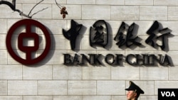 Pemerintah Tiongkok berusaha menekan laju inflasi dengan menaikkan tingkat suku bunga perbankan.