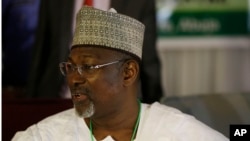 Farfasa Attahiru Jega