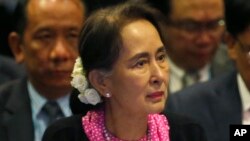 緬甸實際上的領導人昂山素姬因對鎮壓羅興亞穆斯林人的暴行沒有發聲或制止而受到多國批評