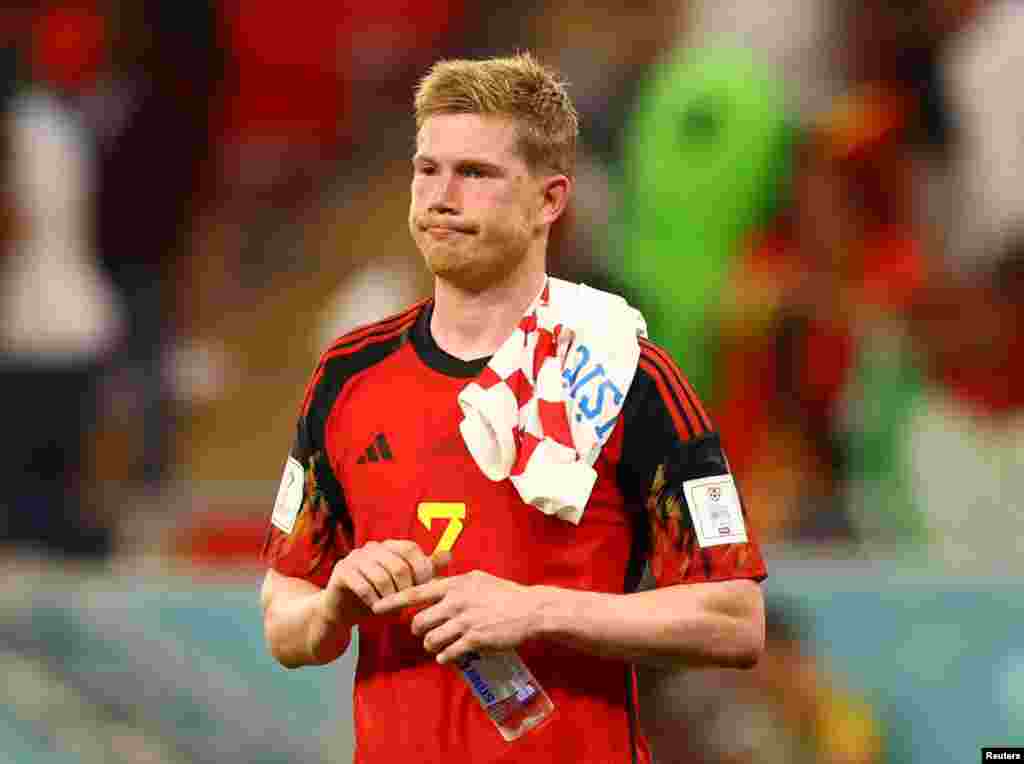 El belga Kevin de Bruyne de Bélgica parece abatido después del partido, tras la eliminación de su selección de la Copa del Mundo.