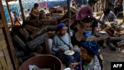 မြစ်ကြီးနားမြို့ကိုတိမ်းရှောင်လာတဲ့ကချင်စစ်ရှောင်ဒုက္ခသည် မေလ ၁၁ ရက်၊၂၀၁၈။
