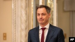 Прем'єр-міністр Бельгії Александр Де Кроо прибуває на зустріч з президентом Румунії Клаусом Йоханнісом у Бухаресті, 3 квітня 2024 р. (Фото: AP Photo/Andreea Alexandru)