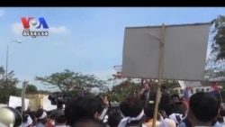 បក្ស​ប្រឆាំង​ធ្វើ​បាតុកម្ម​ទាមទារ​ផ្លាស់​ប្តូរ​គ.ជ.ប.