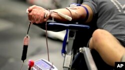 به اساس معلومات صلیب سرخ ایالات متحدهٔ امریکا، تعداد اهدا کنندگان خون به کمترین رقم در طول دو دههٔ گذشته رسیده است.