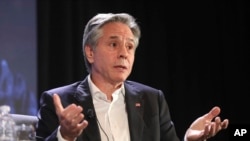 Високи претставници на администрацијата на Бајден им велат на новинарите дека фокусот е координација и создавање на законски алтернативи за миграција.