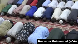 Wasu masu Salla a Masallaci