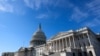 Gedung Capitol AS pada saat anggota parlemen di Kongres AS berjuang mencapai kesepakatan untuk mencegah penutupan sebagian pemerintah di Capitol Hill di Washington, AS, 8 November 2023. (Foto: REUTERS/Julia Nikhinson)