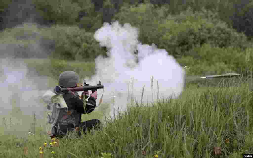 A member of the "Donbass" self-defense battalion trains at a National Guard of Ukraine&nbsp;base, near Kyiv, June 2, 2014.&nbsp;