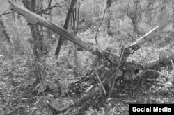 აფხაზეთში, სოფელ ლათასთან 1992 წელს ჩამოგდებული, MI-8 ტიპის ვერტმფრენის ნაწილები, 2009 წლის ფოტო