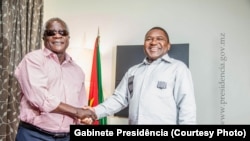 Afonso Dhlakama, líder da RENAMO (esq) e Filipe Nyusi, Presidente da República de Moçambique 