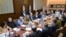 Picha hii imetolewa na ofisi ya Habari ya Serikali ya Israeli (GPO) ikionyesha Waziri Mkuu Benjamin Netanyahu (wa sita kutoka kushoto), akiongoza kikao cha Baraza la Mawaziri la Usalama kilichokutana kupiga kura kusitisha mapigano Gaza na kuachiwa mateka kuanzia Januari 19.