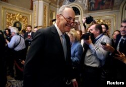 Senatda demokratlar sardori Chak Shumer