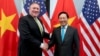 Ngoại trưởng Mỹ Mike Pompeo và Phó Thủ tướng kiêm Bộ trưởng Ngoại giao Phạm Bình Minh trong cuộc gặp ở Hà Nội tháng Bảy năm 2018.