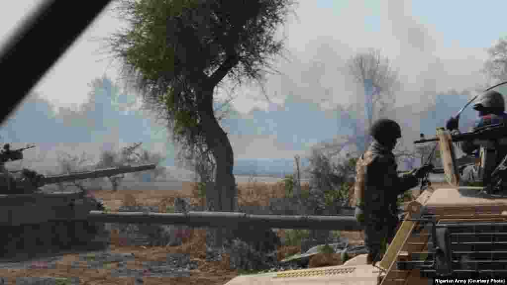 Wani sansanin 'yan ta'addar Boko Haram da sojojin Najeriya suka cinna ma wuta a cikin dajin Sambisa