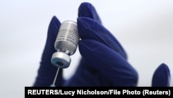 Ukazano je da je vakcina u 91 odsto slučajeva efikasna protiv simptoma bolesti i da joj je učinak još veći u sprečjavanju težeg obolijevanja. (Foto: REUTERS/Lucy Nicholson)