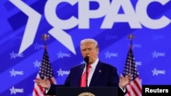 Le président américain Donald Trump s'adresse à la réunion annuelle de la Conférence d'action politique conservatrice (CPAC) à National Harbor, dans le Maryland, près de Washington, le 22 février 2025. REUTERS/Brian Snyder