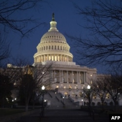 Prezident Obama yillik murojaatida iqtisodiyotga urg'u berdi