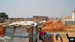 Luanda concorda em alojar vítimas das demolições de 2004